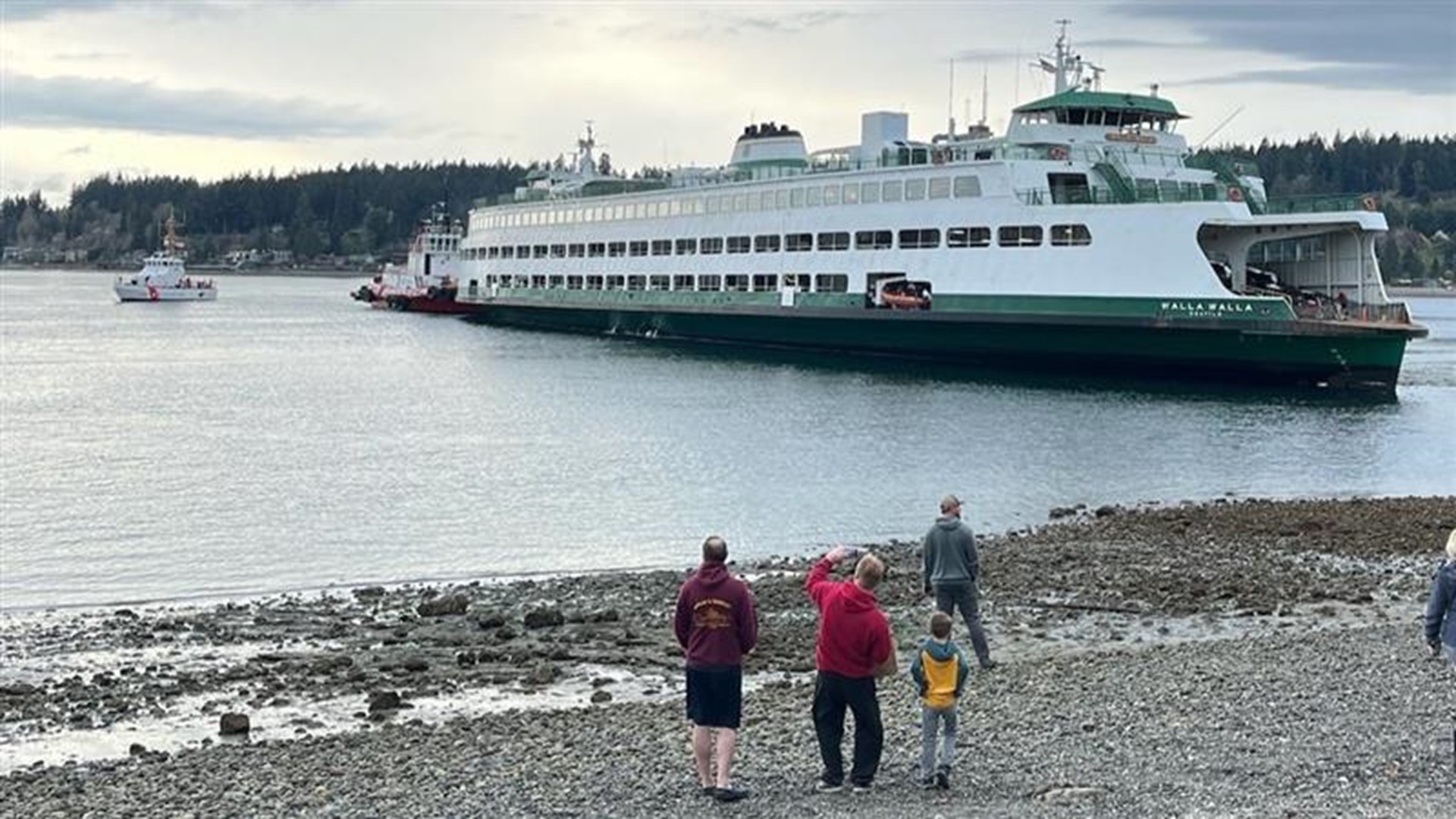 A Washington state ferry is out of service Sunday after it ran aground Saturday, leaving over 600 people stranded on board.