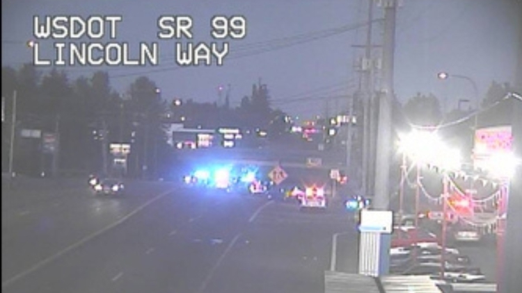 Fatal motorcycle crash blocks southbound SR 99 near Lincoln Way in Lynnwood