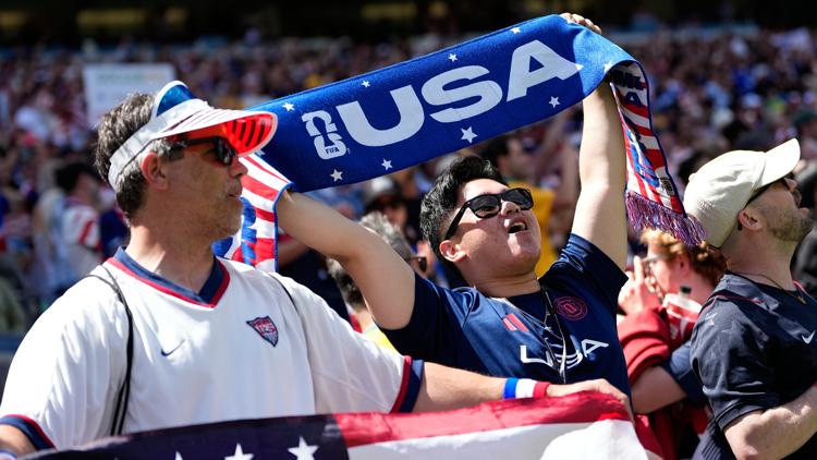 'Let's go win it all!': Fans celebrate US World Cup win across Seattle