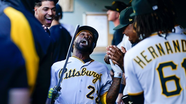 Pirates surge to NL Central lead with vintage style of play