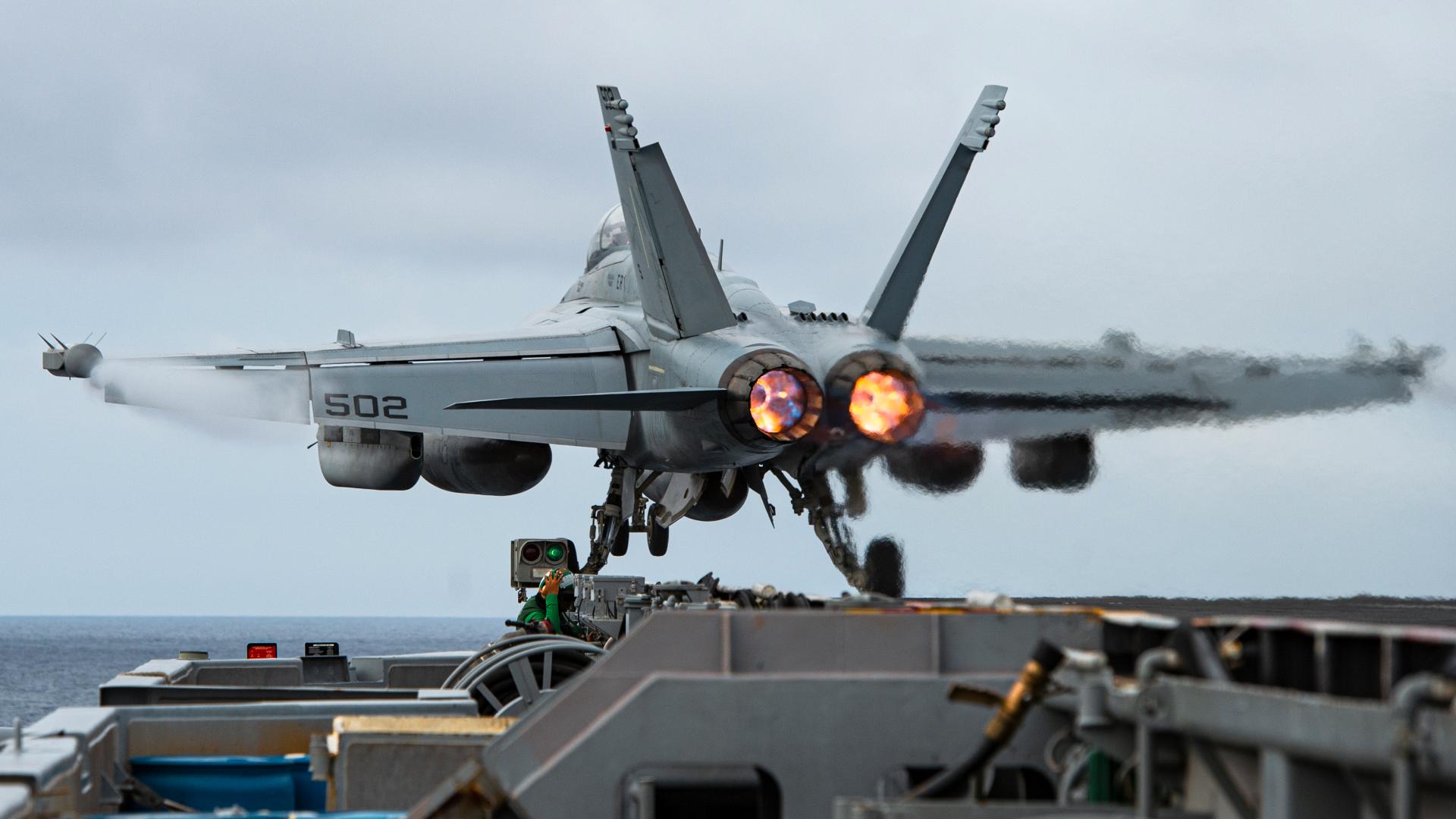 navy-jet-from-whidbey-island-crashes-in-california-crewmembers-rescued