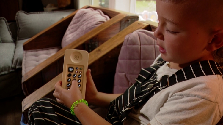 San Juan Island Families Test Low-Tech 'Tin Can' Phones to Reduce Kids' Screen Time