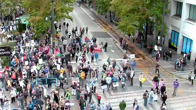 Traffic disrupted as thousands attend 'No Kings' march in Seattle