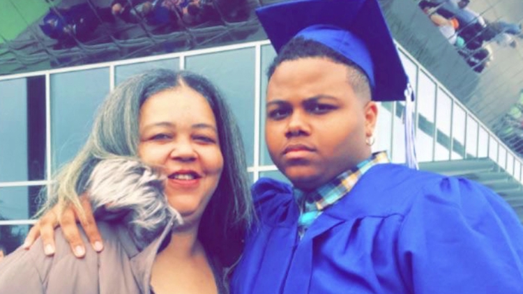 Family sues over Leon Davis' death, alleges excessive force by Federal Way police, hospital staff