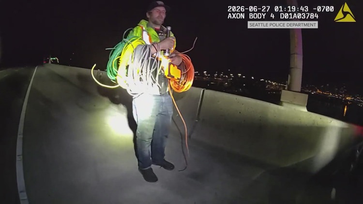 Man accused of posing as Seattle City Light worker in West Seattle Bridge copper theft now wanted