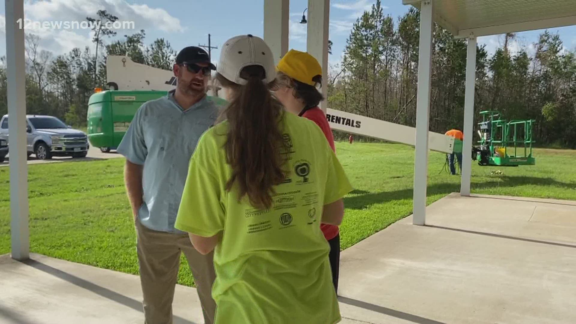 Beaumont church crosses state line to help after Hurricane Laura