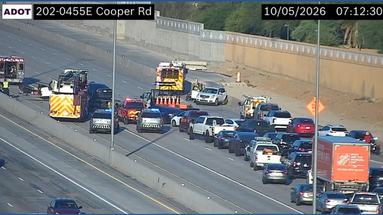 1 dead after East Valley car crash, Loop 202 lanes closed