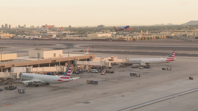 Around 100 flight delays announced at Phoenix Sky Harbor; passengers asked to check flight status