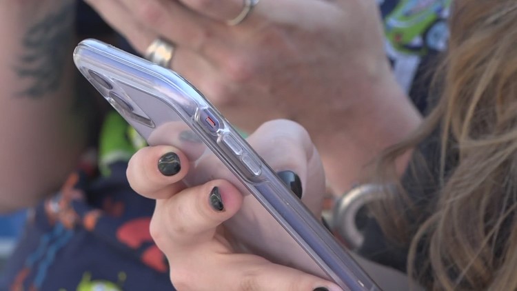 'La tecnología es buena hasta que deja de serlo': Un ensayo visual examina los efectos de las redes sociales en los jóvenes