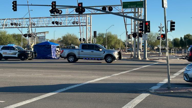 Fatal crash with train in Peoria leaves 1 dead