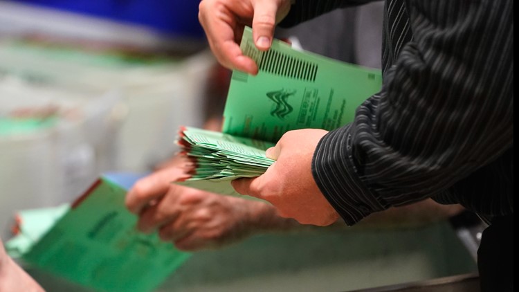 Postal Service refutes Maricopa County official's warning of delayed early ballots