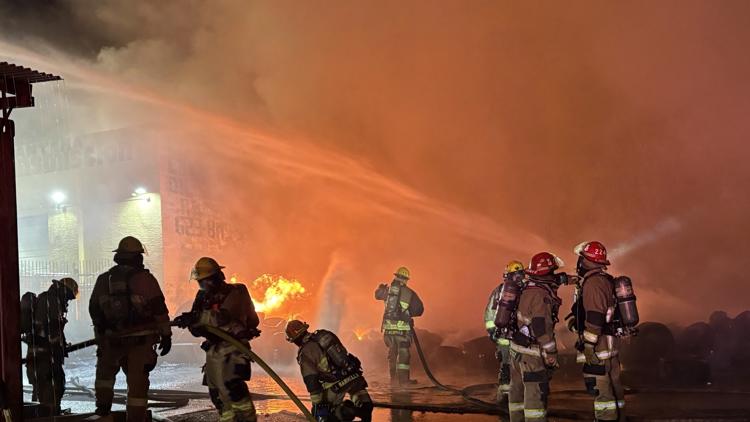 Tire fire in auto shop closes 75th Avenue by Indian School in west Phoenix