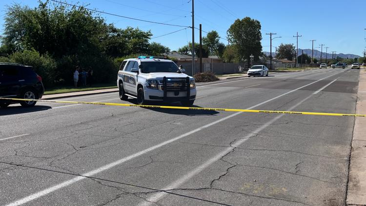 1 person critically injured after Phoenix shooting, suspect flees