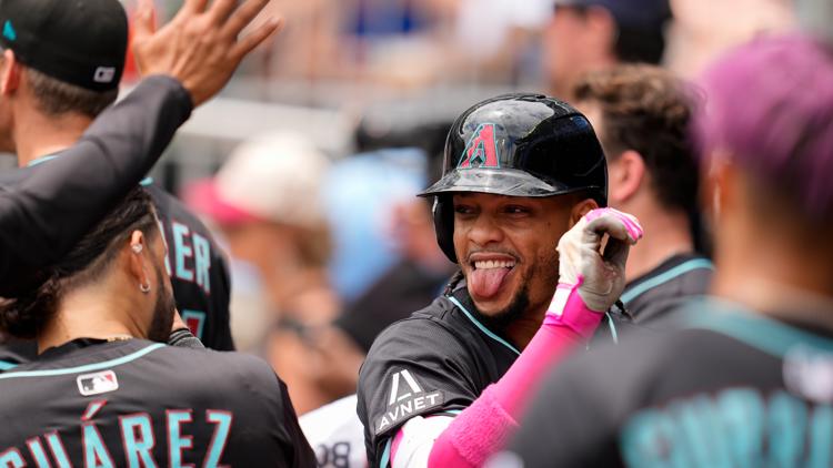 Eugenio Suárez's 2-run double caps Diamondbacks' seven-run ninth in 11-10 win over Braves