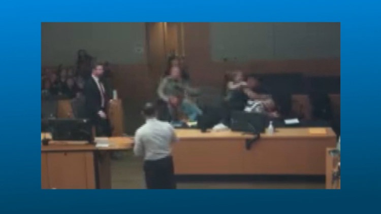 Prosecutors won't charge man who attacked convicted killer in Arizona courtroom