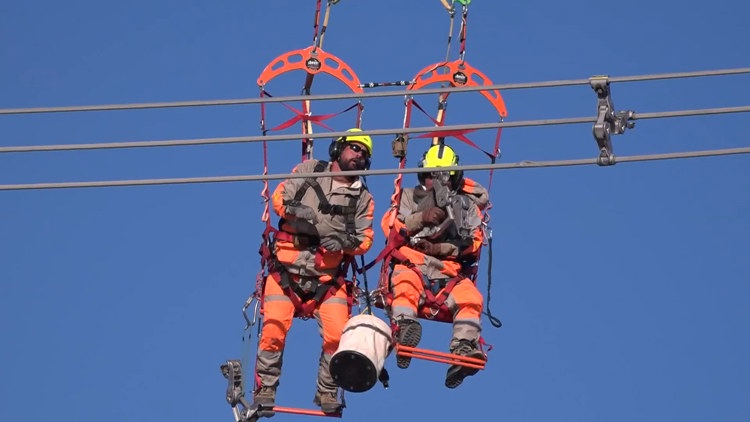 SRP crews use helicopter 'air chair' to repair hard-to-reach power lines