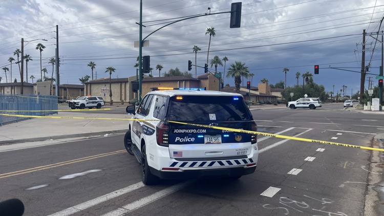 2 people shot in Phoenix, 1 in critical condition
