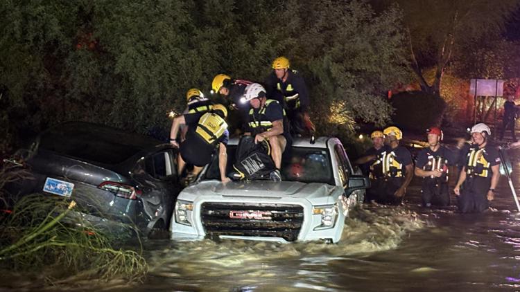 6 people rescued after 4 vehicles get stuck in wash, Phoenix Fire said