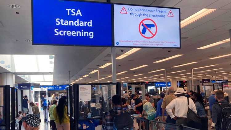 Why were so many guns found at US airport security last year?