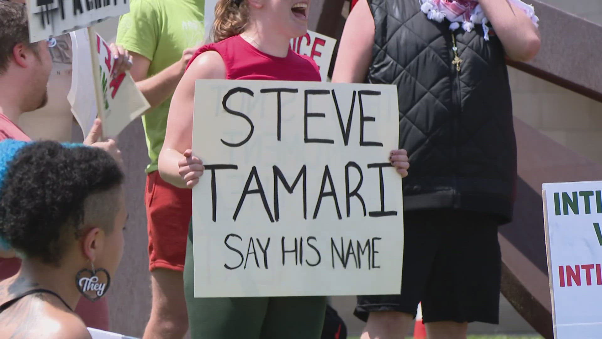 An SIUE professor reports he's lucky to be alive after suffering multiple broken ribs when police arrested him at a protest at Washington University last weekend.