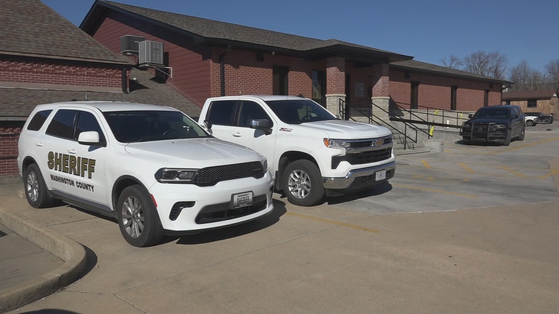Missouri couple accused of locking kids in chicken coop, forcing them to fight