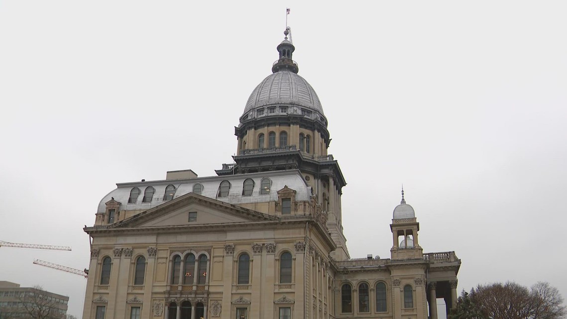 New Illinois laws go into effect in 2023