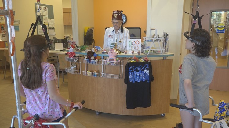 94-year-old WWII veteran continues service to others at children's hospital in St. Louis