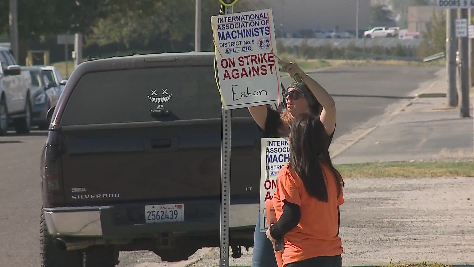 Members of the International Association of Machinist and Aerospace Engineers walked off the job Monday. Strikers are asking for better pay.