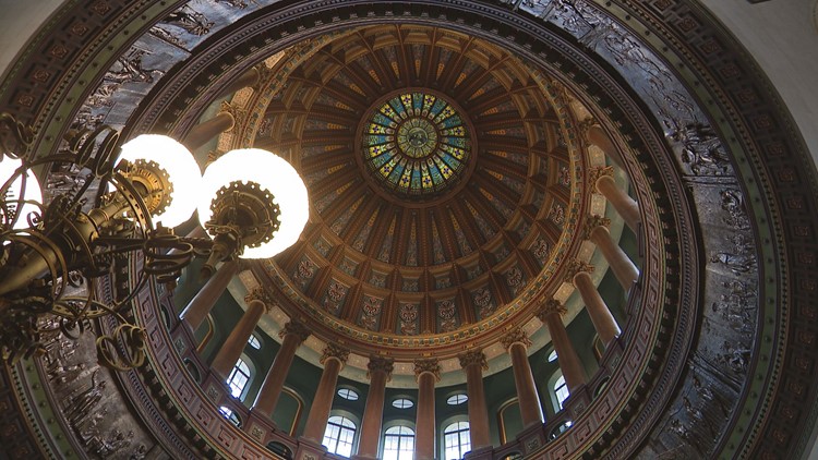 Illinois lawmakers advance bills mandating salary transparency, community college credit parity