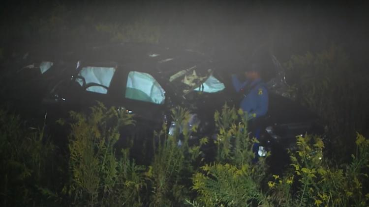 1 killed after being thrown from car during crash on Highway 67 in West Alton