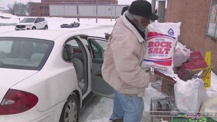 Snow-weary shoppers scramble around St. Louis for supplies