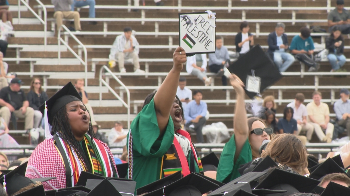 WashU commencement faces protests; some grads walk out during