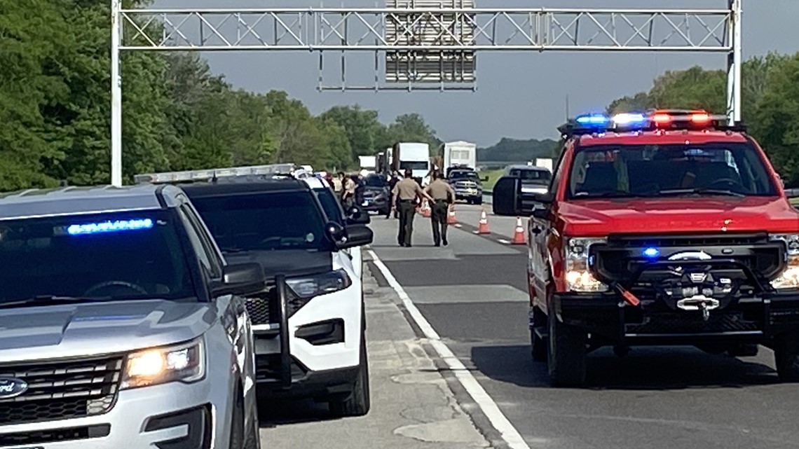 Suspect killed, Illinois trooper injured after shootout on I-64 - Vimarsana News