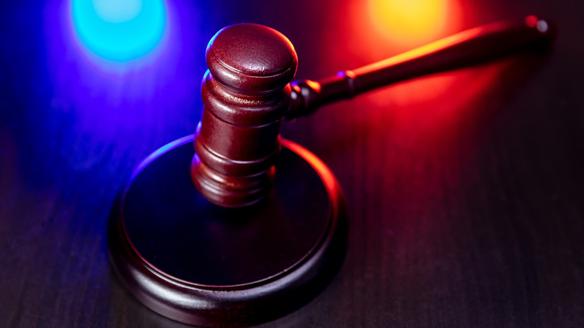 Montgomery man pleads guilty to possessing firearm and machinegun