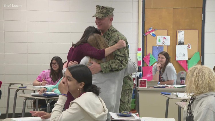 Military dad makes unexpected visit to his kids while at school