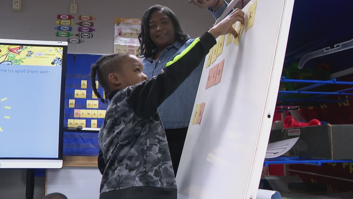 Emmy winner LeVar Burton visits Arkansas elementary school - Vimarsana News