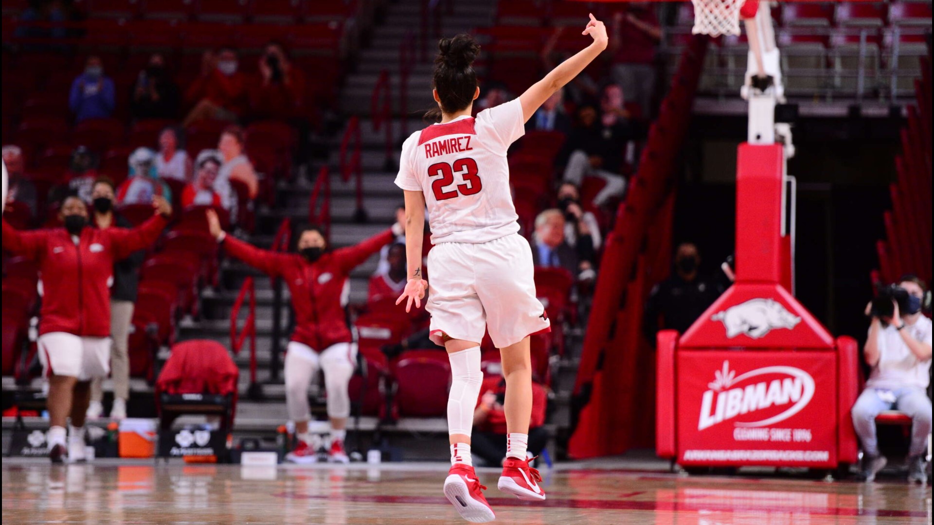 The win is the third straight victory for Head Coach Mike Neighbors’ over the Tigers, the longest streak of wins against Missouri since 2014-2015