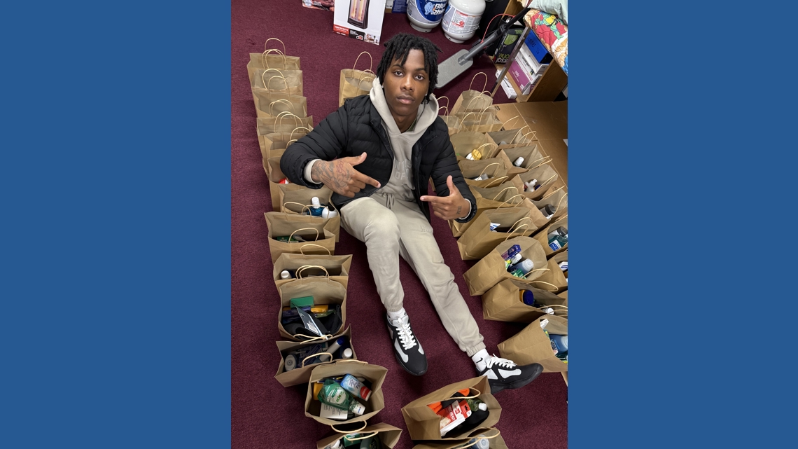 Arkansas teen continues annual MLK Day tradition of helping the homeless