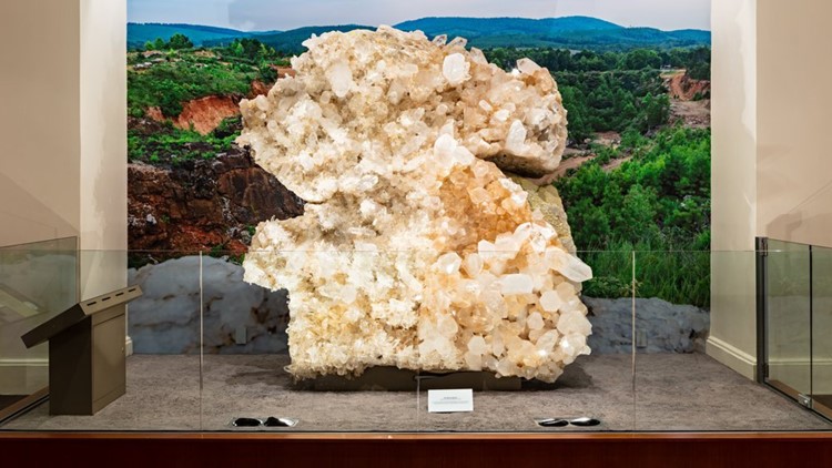 Arkansas's Berns Quartz crystal unveiled in Smithsonian National Museum
