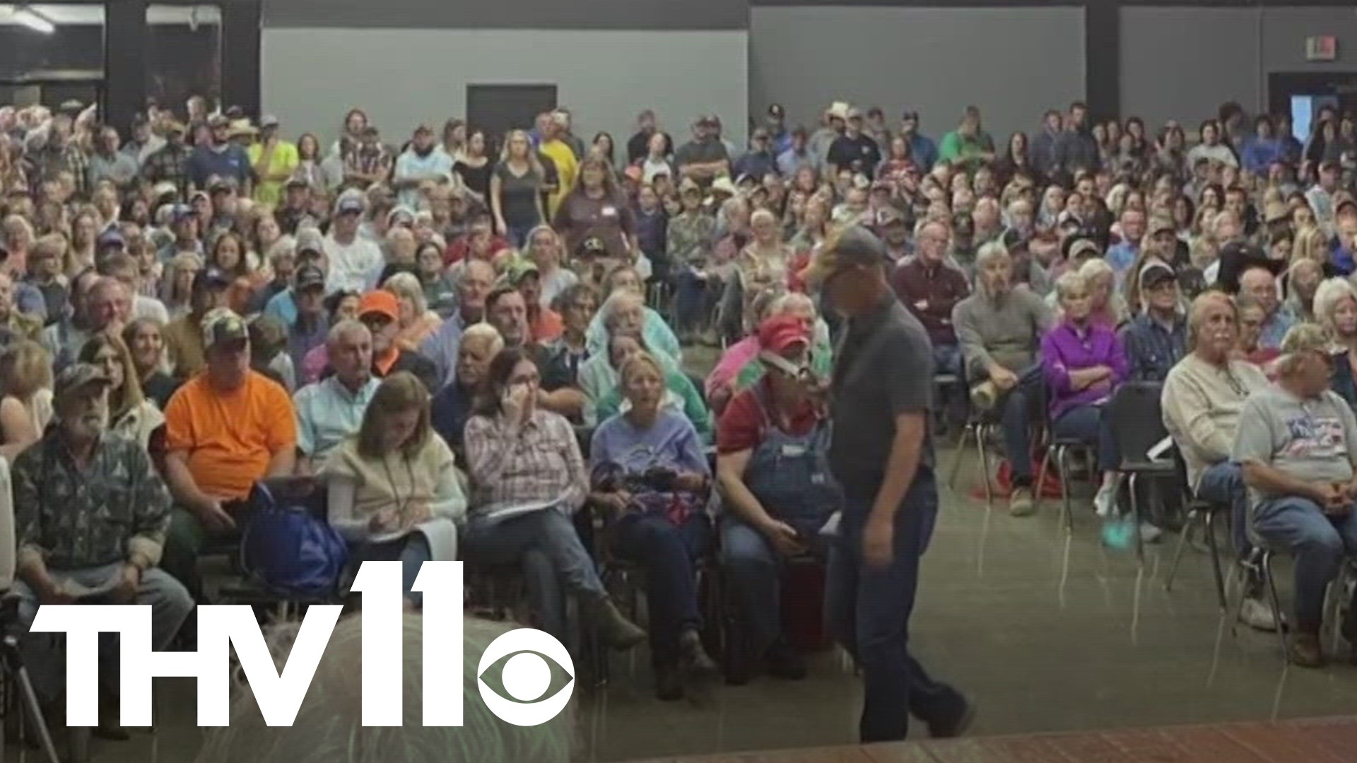 Over 1,000 people packed the Jasper High cafeteria for a town hall meeting and most were against changes that wouldn't protect the Buffalo River from development