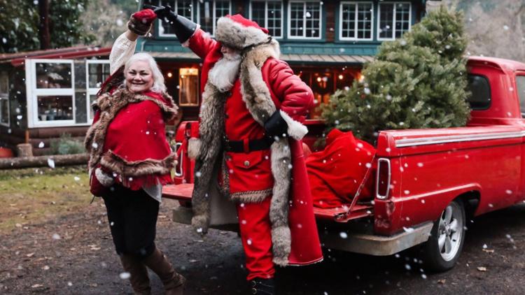 Idaho community builds home for local 'Santa and Mrs. Claus' after contractor scam