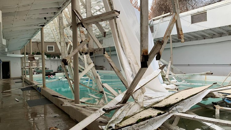 7 hospitalized after roof collapses at Givens Hot Springs