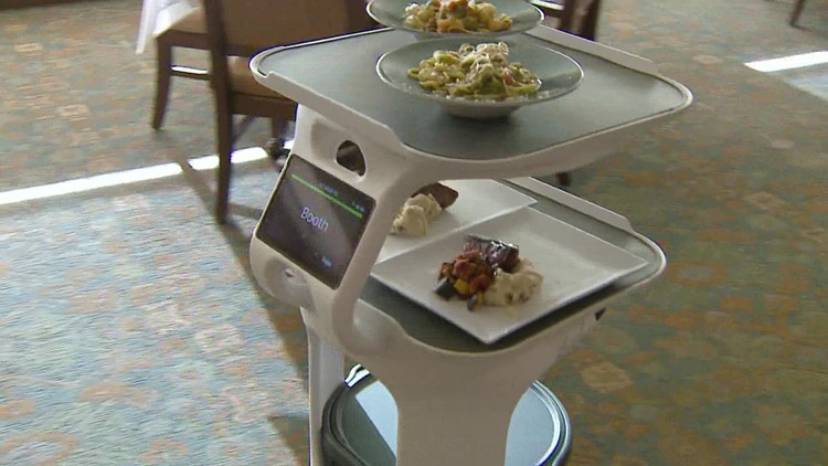 Komunitas pensiunan Boulder membawa robot untuk membantu di ruang makan