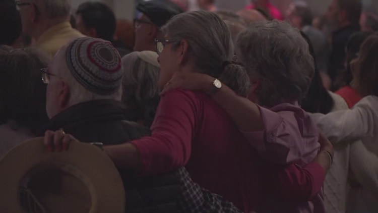 Boulder Jewish community gathers for prayer, healing after terror attack
