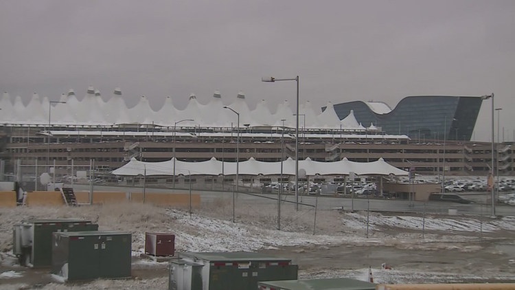 Hundreds of flights delayed at DIA as Denver deals with Arctic cold