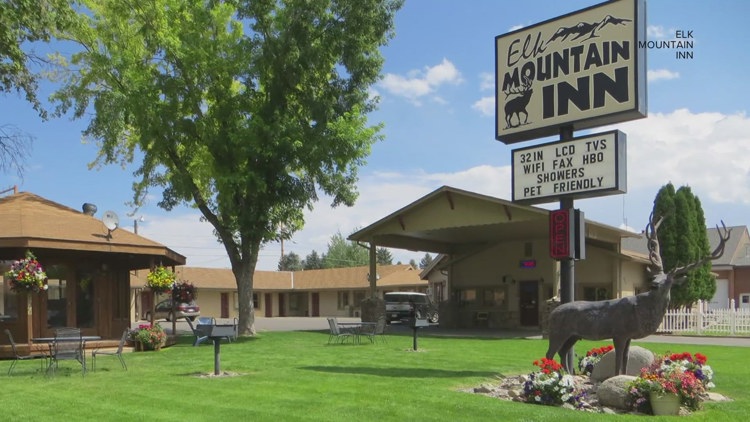 Meeker couple houses fire crews battling western Colorado wildfires