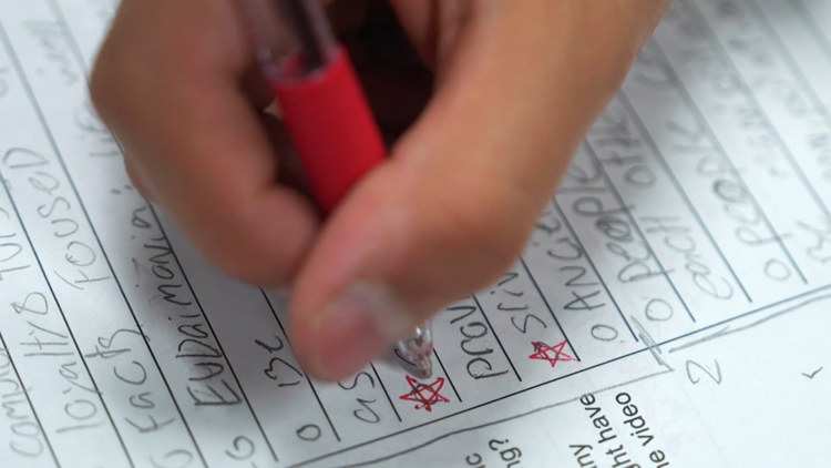 Colorado high school English class does all assignments on paper. It's a game-changer for modern students.
