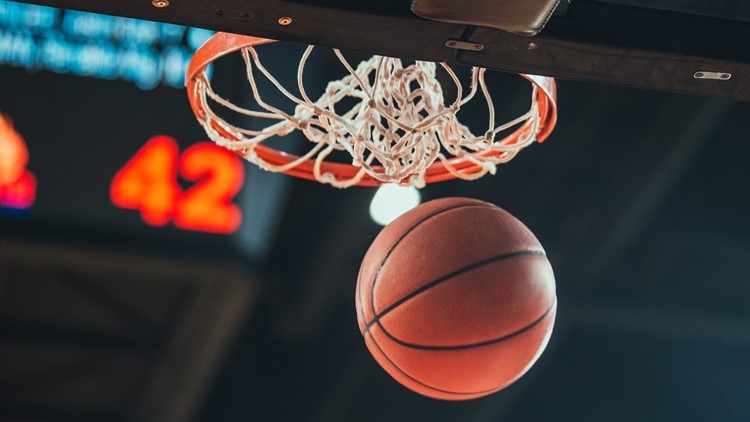 Tennessee plays Florida Atlantic for a spot in the Elite 8