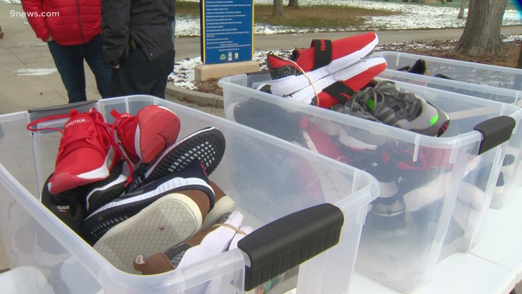 PERHATIKAN: Hadiah sepatu di Aurora untuk orang yang membutuhkan
