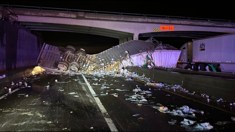 Early morning crash closes I-25 near Mead